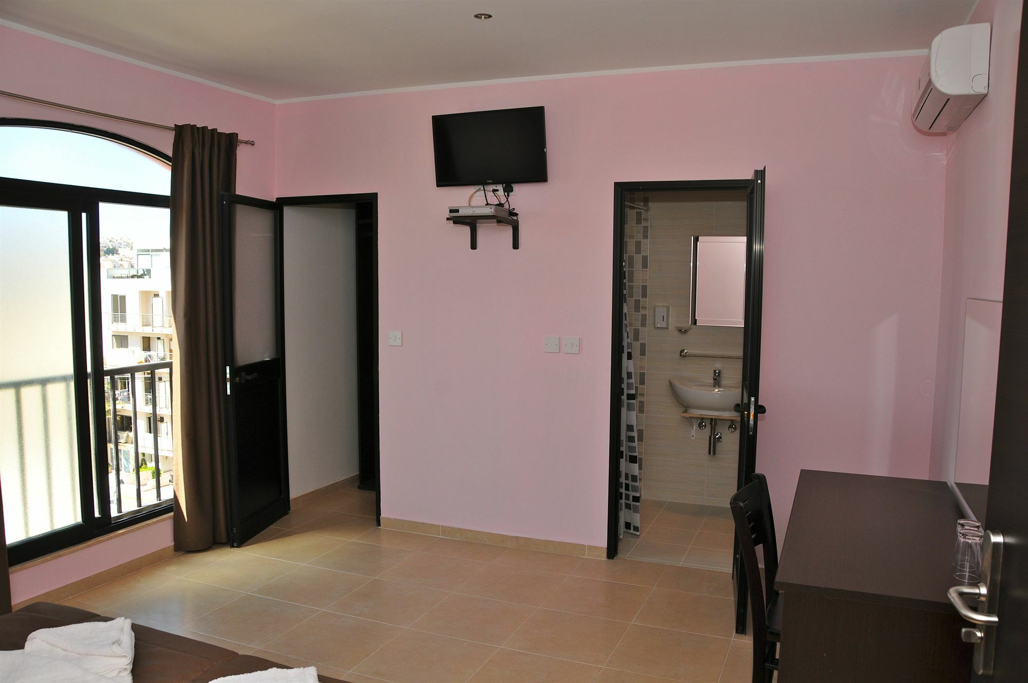 Sogdiana Guest House Saint Julian's Exterior photo